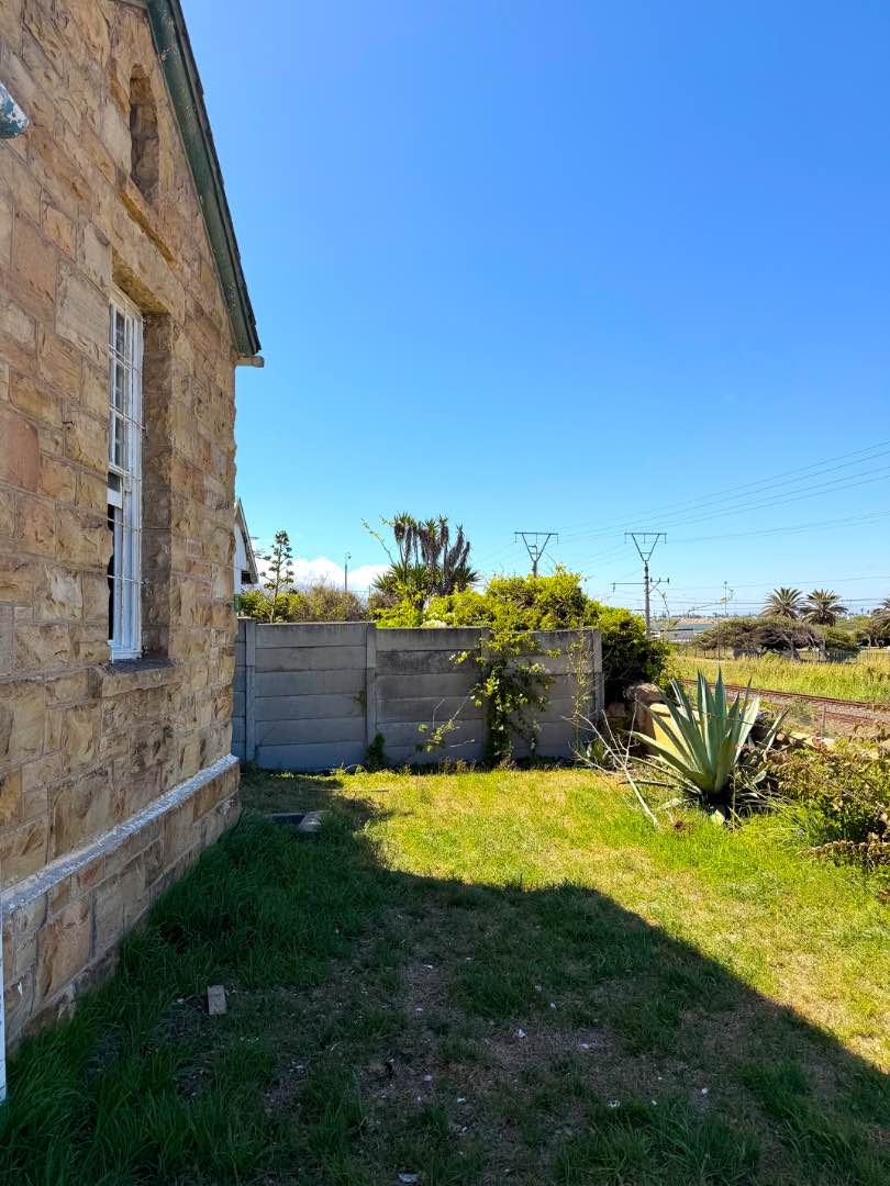 To Let 1 Bedroom Property for Rent in Muizenberg Western Cape